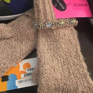 NWT Betsy Johnson gloves